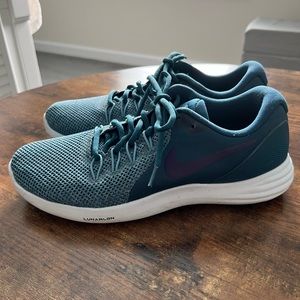 Nike Women’s Sneaker- size 9.5